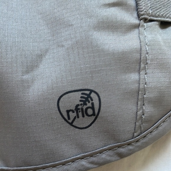 Grey Athletic Adjustable Fanny Pack with Two Zipper Pockets and Detachable Strap - Picture 4 of 4